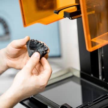 Using 3D printer in dentist office