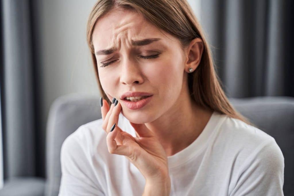 woman with toothache